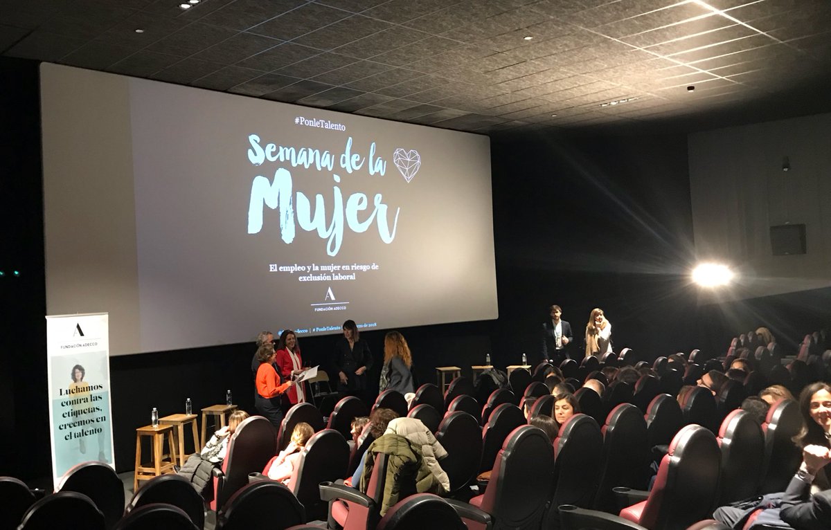 martamnavarro's tweet photo. Enormemente felices presentando la Semana de la Mujer de la Fundación Adecco junto a una madrina de excepción @LozanoMabel #igualdad#talento#mujer #sinetiquetas https://t.co/Md3prQ9XzY