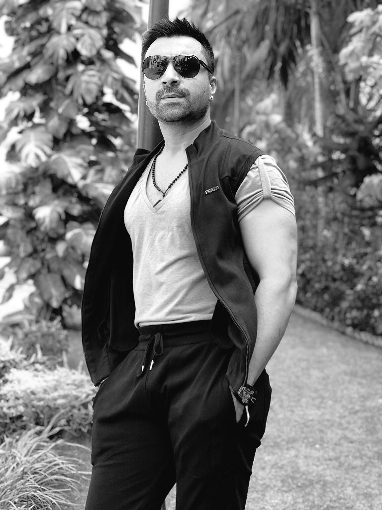 AjazkhanActor's tweet photo. Black and white now I will b politically correct 😘💪🏼 I lost so much with honesty ✊️Jaisha Desh waisha bhesh 🇮🇳🇮🇳 https://t.co/MH83Wv8J2u