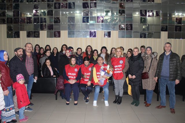 BirlesikMetal's tweet photo. Gebze Şubesimiz kadın komisyonu olarak 8 Mart dünya emekçi kadınlar günü etkinlikler çerçevesinde BİLKAR ile birlikte, Nihal YALÇININ oynadığı ANTABUS Tiyatro oyununu etkinliğinde katıldık.
https://t.co/PohxMwgUou https://t.co/gTyN5reisJ