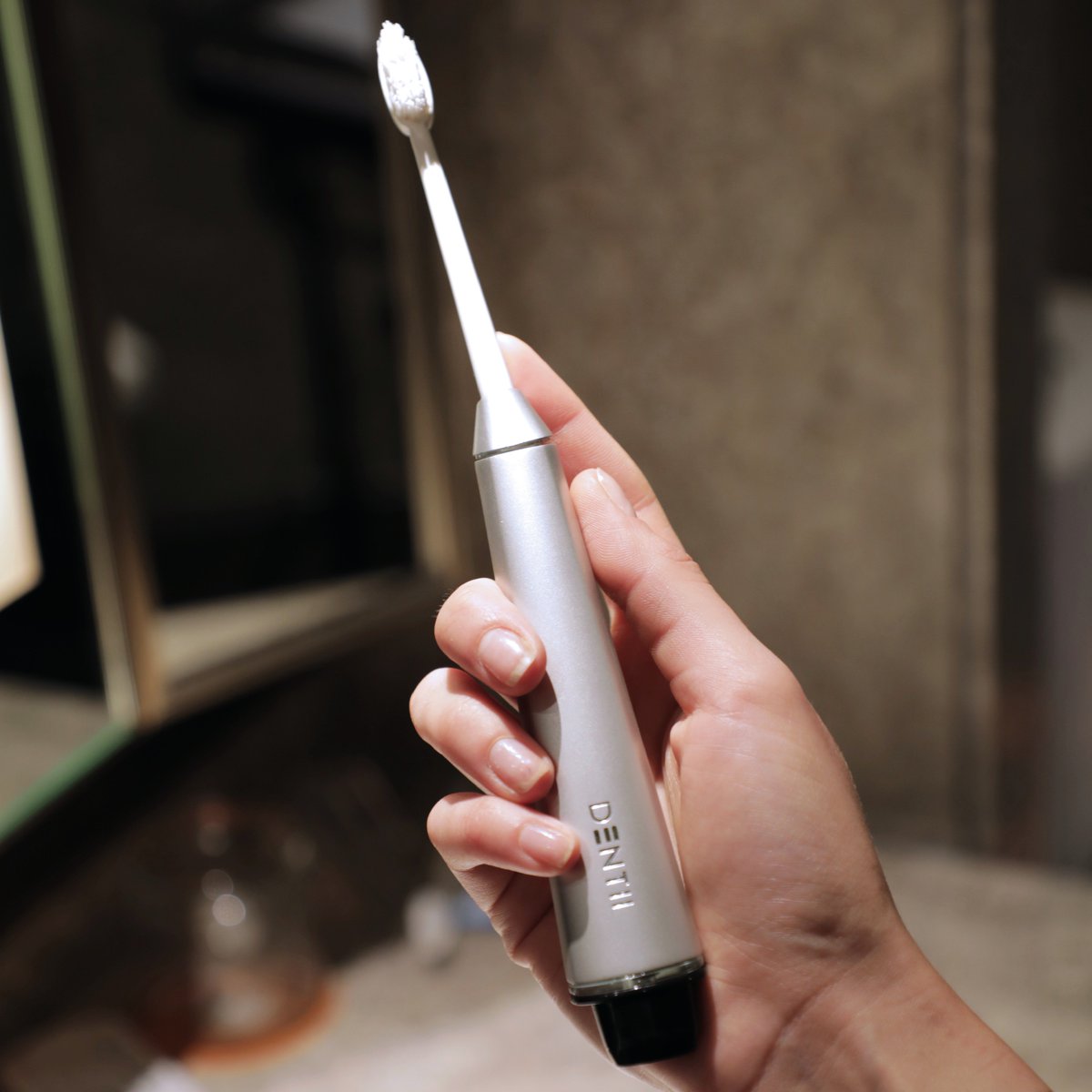 dentiibrush's tweet photo. Dentii has been ergonomically engineered to be comfortable in the hand during use #dentii #ergonomics #subscription #checkitout #dentist #teeth #style https://t.co/j83iV0sGzh