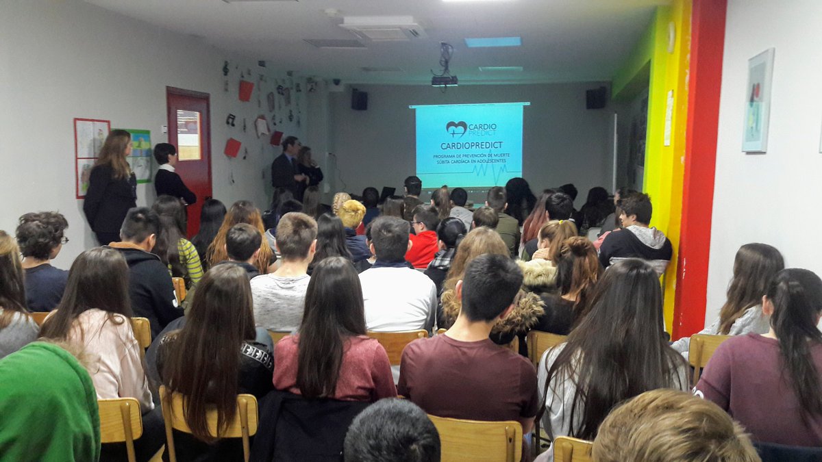 jordimgali's tweet photo. Hoy hemos vuelto a @EscolesRoca para dar una charla sobre #cardiología y #muertesúbita de la mano de @aemsjoseduran7 con @DrJTriasDeBes y Pilar Guarasa, en el marco del proyecto I+D #Cardiopredict de @FQuaes y #Ascires https://t.co/L3wLKPqbtX
