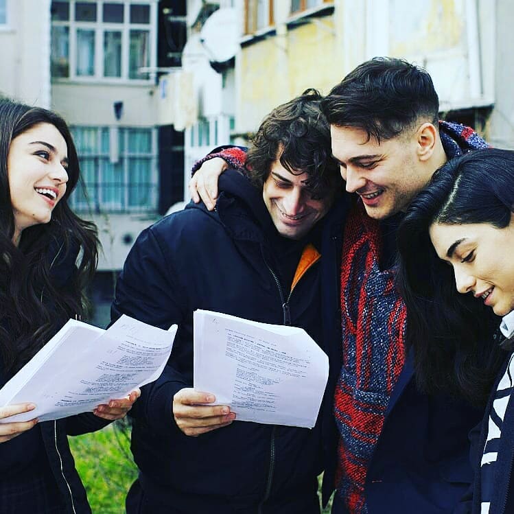 dailymagazincom's tweet photo. ÇAĞATAY ULUSOY HAZAR ERGÜÇLÜ VE AYÇA AYŞİN TURAN'LI DİZİ İÇİN GERİ SAYIM! "Tarihte kendisine verilmiş gizli bir görevle İstanbul’u korumak zorunda olduğunu öğrendikten sonra tüm dünyası altüst olan Hakan'ın serüvenini anlatıyor."

#çağatayulusoy #hazarergüçlü  #ayçaayşinturan https://t.co/DyagYhLeQh