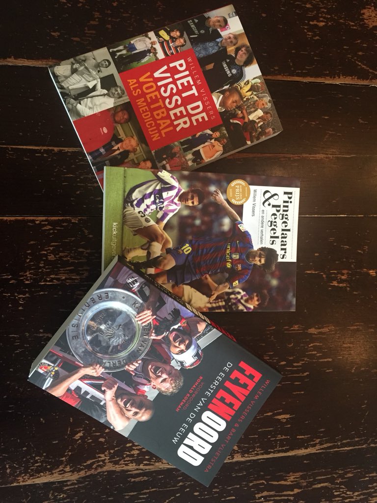 vkwillemvissers's tweet photo. Vandaag ben ik precies 30 jaar sportjournalist, in een vaste baan: 9 jaar ANP, 21 jaar Volkskrant. Als teken van dank en ook wel trots geef ik drie gesigneerde boeken weg. Wie wil meedoen: antwoord Piet, Pingelaars of Feyenoord. Tot middernacht. Morgen verloting. https://t.co/yAm0AIkBbf