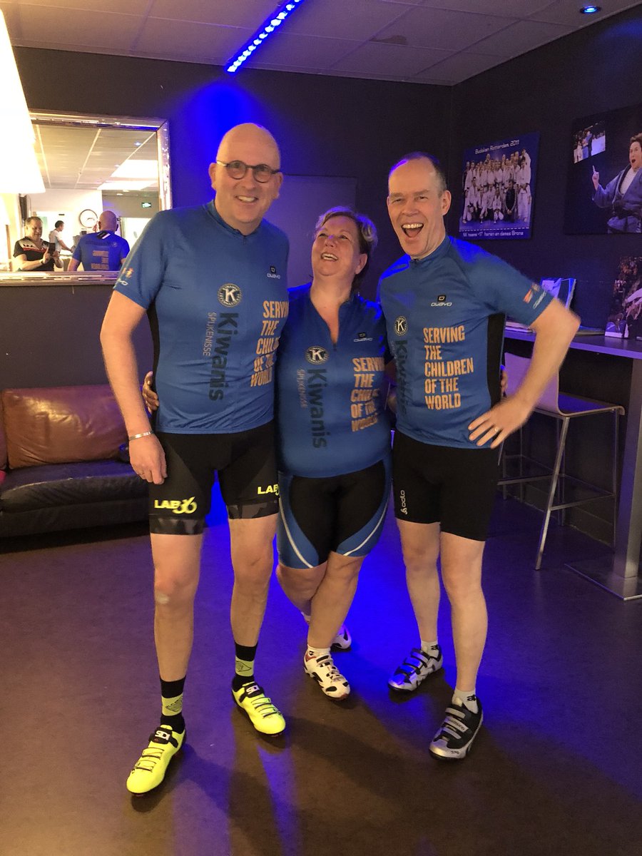 Komende zondag rij ik vol trots samen met m’n teammaatjes van de Kiwanis Spinners uit Spijkenisse in dit prachtige shirt voor de kindjes van Sophia! 
Help mee! Doneren kan nog steeds!

sportenvoorsophia.nl/actie/ad-van-w…

#kindjesvansophia #sportenvoorsophia #kiwanisspijkenisse #doneren