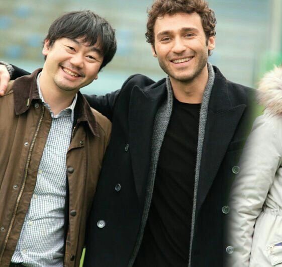 Nasıl içten bir gülüştür o 😍 Özledik çok 💙

#SeçkinÖzdemir #TehlikeliKarım