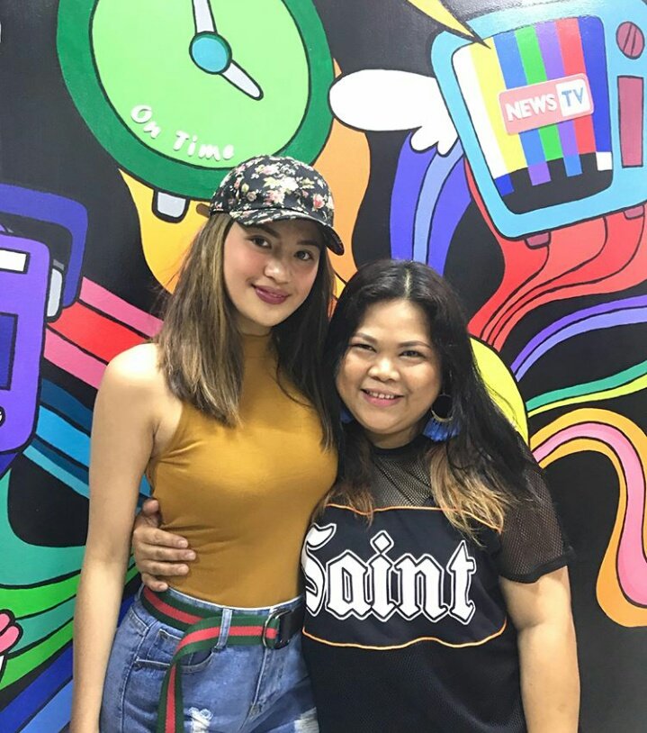sincex2013's tweet photo. Julie with the cast of #MyGuitarPrincess © maeybautista https://t.co/9ppo7vF5Bv