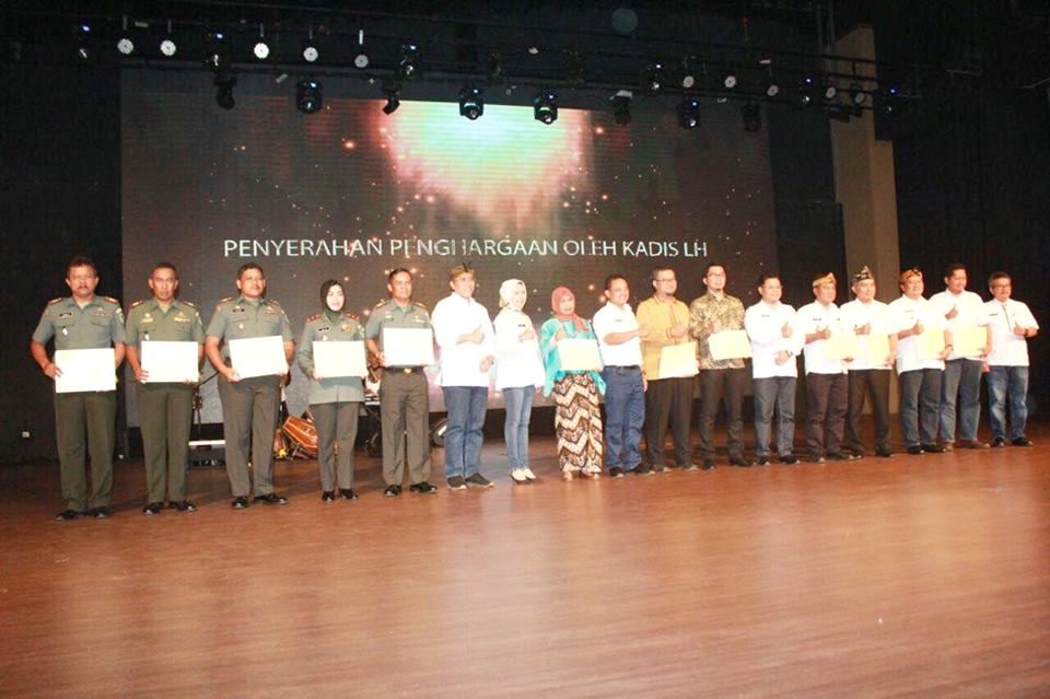 Peringatan Hari Peduli Sampah Nasional Tahun 2018 @GedongSabilulungan #0703 <a href="/Kang_DN1/">Dadang M Naser</a> <a href="/humaskabbandung/">Humas Pemkab Bandung</a> <a href="/InfoBdgKab/">Info Kab. Bandung</a>