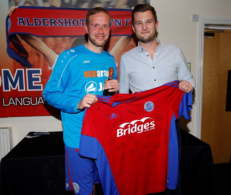 atiukltd's tweet photo. ATI's #Matt presenting #ManoftheMatch award to No 9 #ScottRendell  as official match sponsor for @OfficialShots Vs Hartlepool last night #goodwin #goodmatch #communitysponsor #teamwork @Vanarama #NationalLeague https://t.co/Dj8W2nSgpz