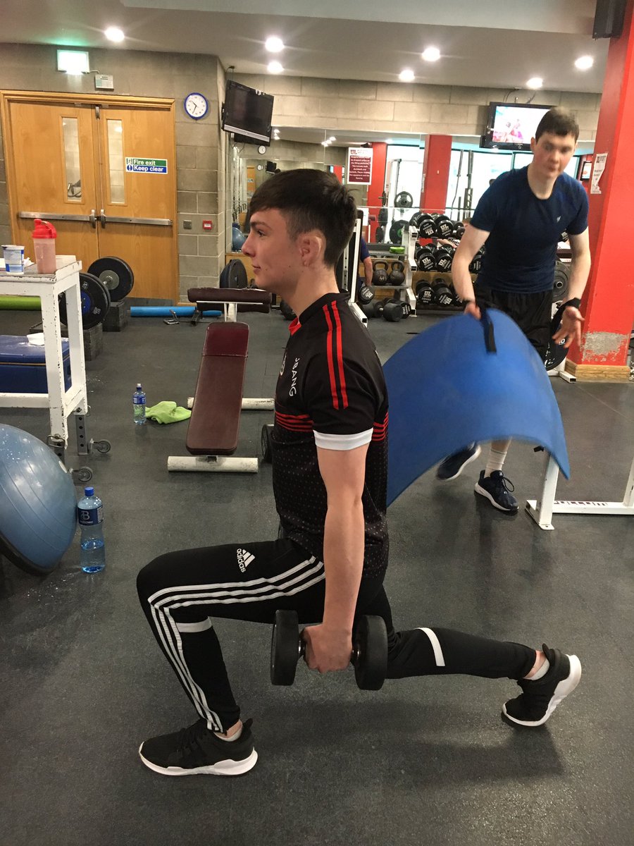 PadraigMcGrath1's tweet photo. DB lunge and step up ✅  #HRA #ULFitPE https://t.co/IhV5k7zEEN