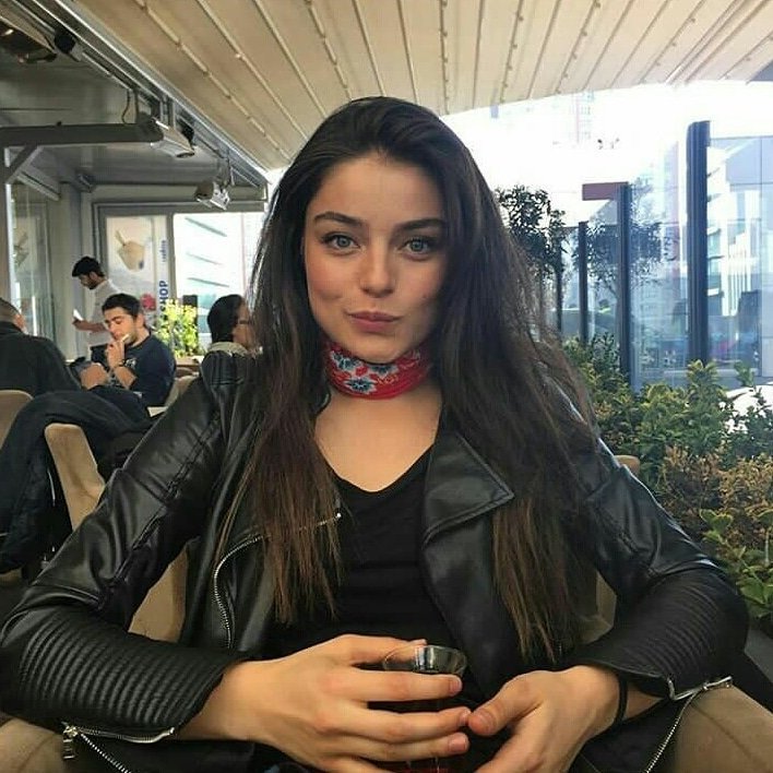 O zaman "bebeklerimize" selam olsun!✋😎 Bi de şuan çok güzel bir şarkı geldi aklıma! 💭 Olan var olmayan var kıskanırlar... 🎶💃 #AyçaAyşinTuran