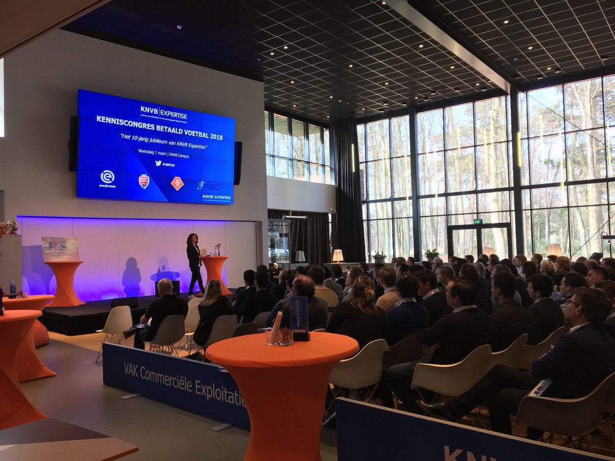 aukjegeubbels's tweet photo. Dit jaar als deelnemer aanwezig bij het #kbv18. Wat een super opkomst, heel benieuwd naar alle presentaties... https://t.co/RkkSS4Mwtj