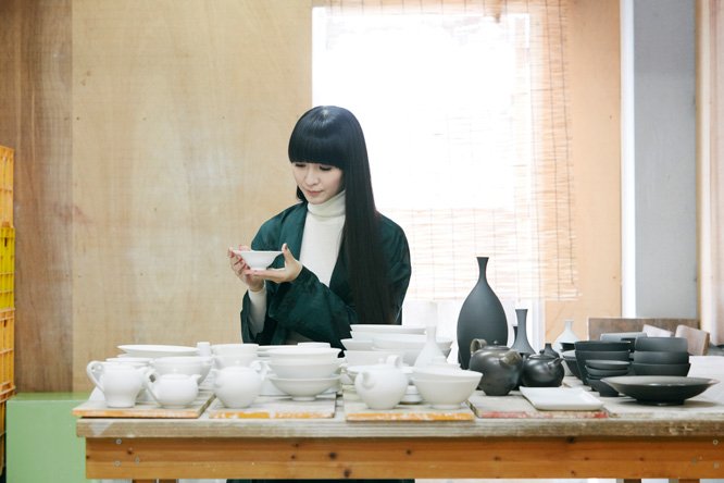 CasaBRUTUS's tweet photo. 【先週の人気記事】Perfume・かしゆかが毎号気に入った作品を買い付けする、日本各地の伝統工芸の「粋」を集めたバーチャルショップ、「古今東西 かしゆか商店」が始まります。https://t.co/0Iqdf9ztZI https://t.co/JKDlDnTyus