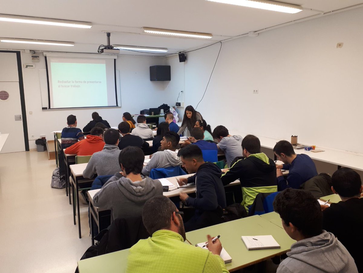#SemanaICE, aprendiendo con los alumnos de FP <a href="/CipetiTudela/">C.I.P. ETI de Tudela</a> en el taller “Design Thinking” #ideas #emprendimiento #DesignThinking #CEIN #AjeNavarra #diseño