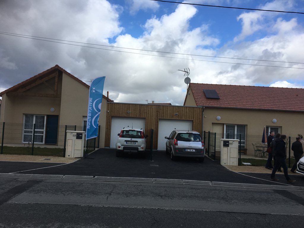 unionvienne's tweet photo. 6 pavillons seniors #HabitatdelaVienne inaugurés à #Buxeuil par #HColin @DaugeValerie @jpabelin #APichon #DBoireau 1 type2 et 5 type3 (coût opération 719 140€ soutien du @departement86 pour 48 000€) vient compléter le dispositif #MaisonAccueilFamilial implantée à proximité. https://t.co/BGRMkHlx1n