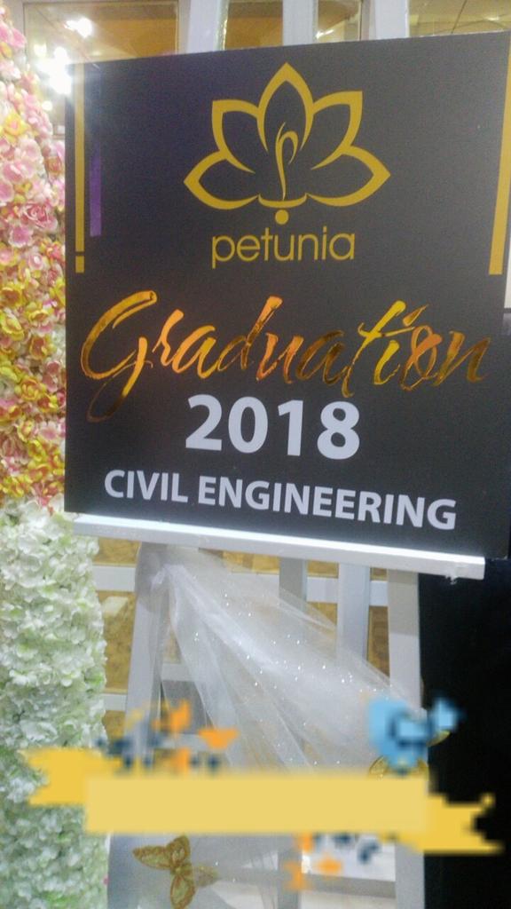 mo95zanh's tweet photo. وابتدى هالحلمم يكمل 🎓❤
#civil_eng 
#shct https://t.co/sAzzGBP6JG