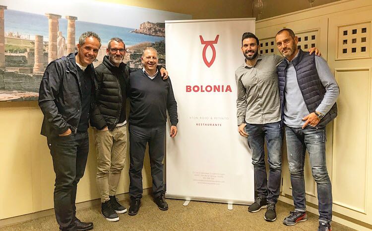 Boloniarestaura's tweet photo. Ayer, tuvimos la grata visita a Bolonia Restaurante de gran parte del staff técnico del Real Betis Balompié @jpascuaibarrola 
Muchísimas  gracias por vuestra visita. 
#boloniarestaurante #sevilla #edificioexpo  #isladelacartuja #atunrojoyretinto   #TDSGastrosevilla #Sevillahoy https://t.co/jlL40UcOBr