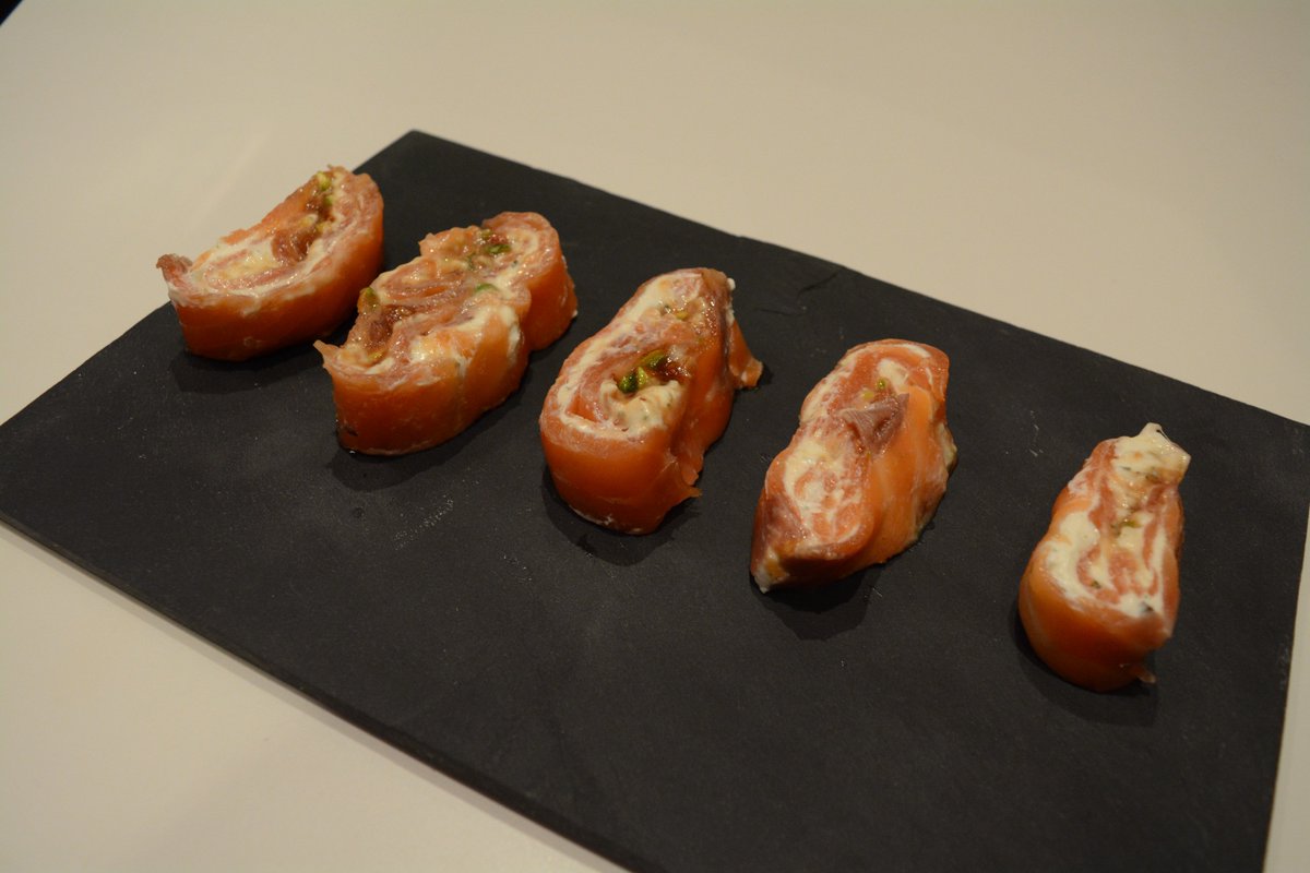 celichef's tweet photo. En esta edición de Celichef los platos de estilo oriental han estado muy presentes. Os dejamos una foto del Maki de salmón que realizó Laura Serna de la Escuela de Alcazaren de Valladolid @CAlcazaren . ¡Muy bueno! #celichef #acecale #celiacoscastillayleon https://t.co/jxO9Q4QgjS