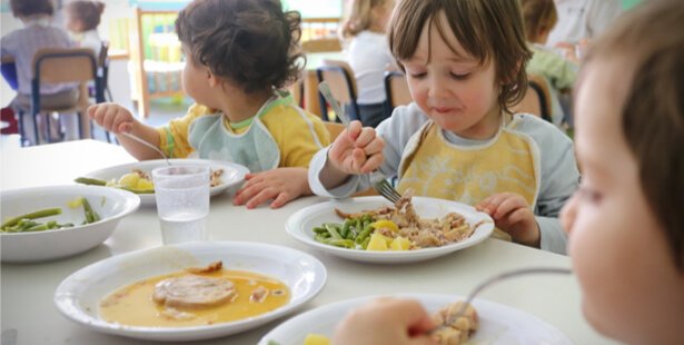 consoglobe's tweet photo. En #Gironde, 6 communes bannissent le plastique dans la #restocollective et les #cantines de 35 #écoles, et adoptent des barquettes 100% végétales
👉👉https://t.co/SzUomm8d4f #scolaires #hautmedoc #Blanquefort #lepianmedoc #letaillanmedoc #LudonMédoc #Parempuyre #StopPlastiques https://t.co/xdRhxLlYs7