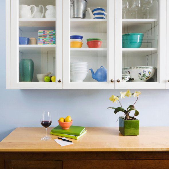 If you think you could do with a clear-out, then help is at hand. Good Housekeeping asked some decluttering experts for their top tips on how to sort and organise kitchen cupboards. bit.ly/2sec34g #KitchenShowroom #SchmidtKitchens #SchmidtDorking #Surrey #Dorking