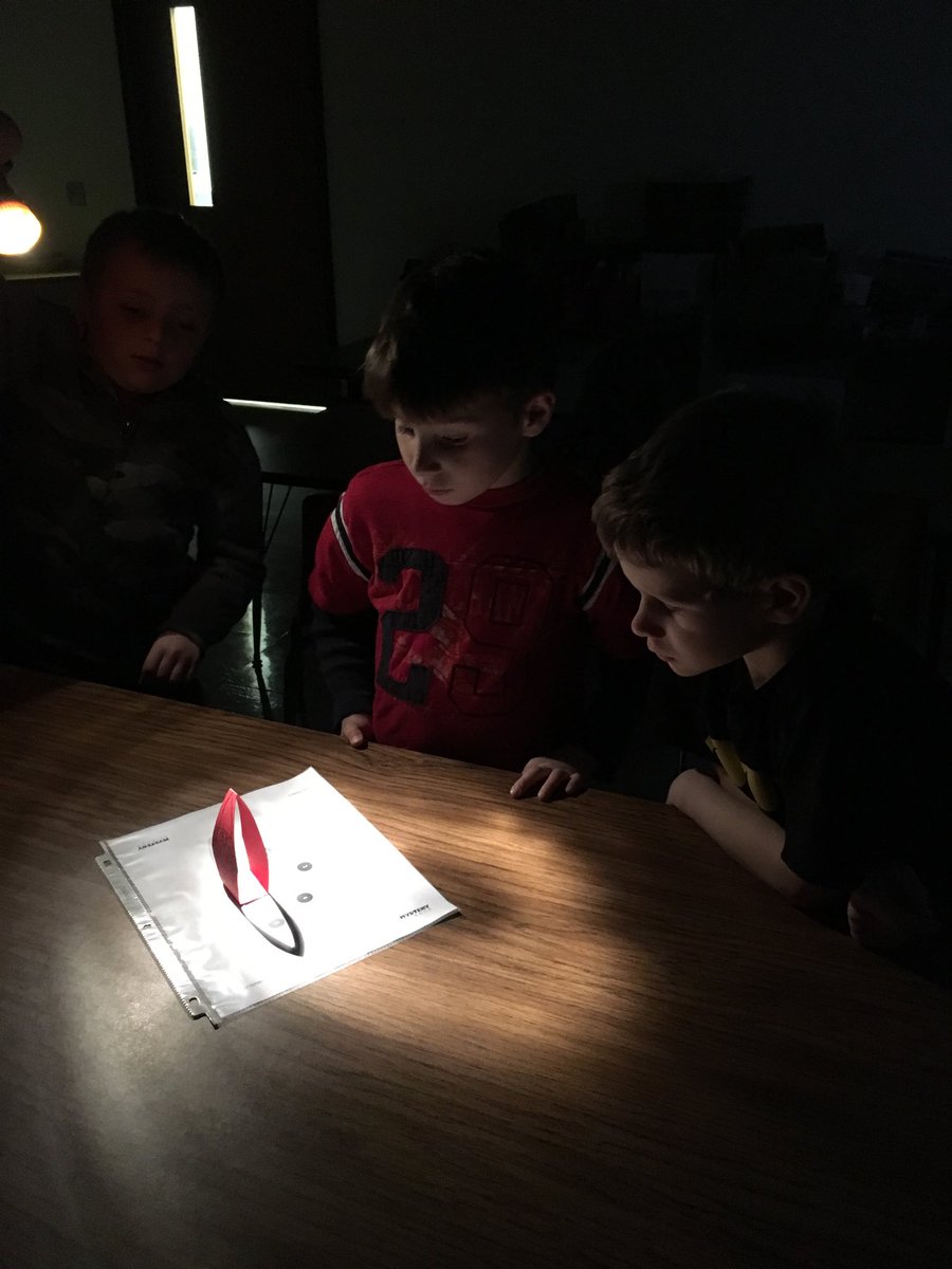 mcfarlinw's tweet photo. Students exploring how shadows are made. So engaged and couldn’t wait to write in their evidence book! #ShapiroPD #mysteryscience #kidshavingfunwhilelearning https://t.co/CeaXDQB5rk