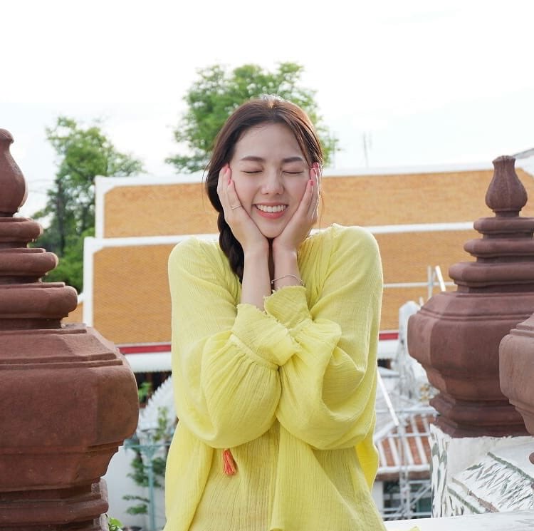 iconickdramas's tweet image. the yellow girl 😆
