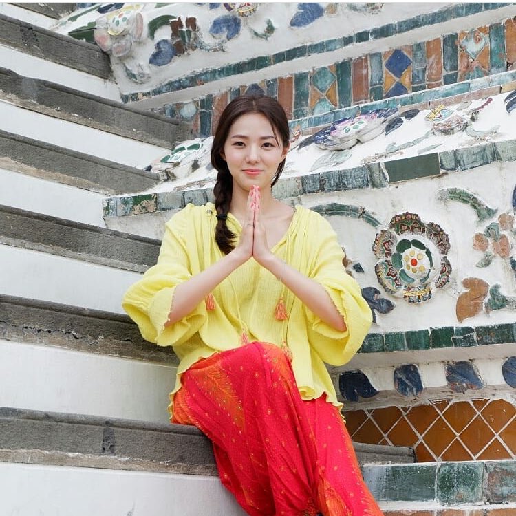 iconickdramas's tweet image. the yellow girl 😆