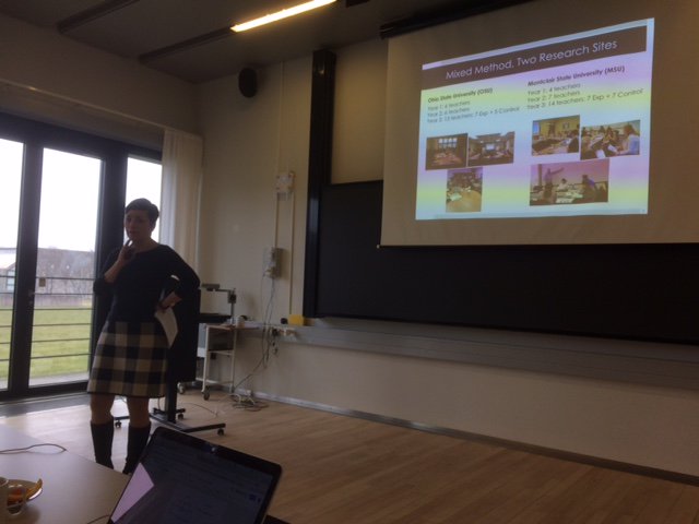 Professor Alina #Reznitskaya presenting for a crowd today about Research on Dialogic Education and Inquiry in the Classroom at two-day PhD Course on #oracy and #dialogue in education with Professor Alina Reznitskaya and Professor Rupert #Wegerif. #sdu; sdu.dk/da/forskning/p…
