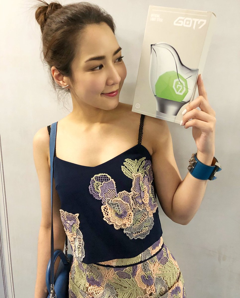 awesomeanna__'s tweet image. รูปแรกที่พี่จั๊กจั่นลงในไอจีเกี่ยวกับ GOT7 คือรูปที่ถ่ายคู่แบม ในรายการห้องข่าวบันเทิง ตัดภาพมาที่รูปล่าสุดของพี่เขา... ยินดีต้อนรับเข้าสู่โลกแห่งความไร้สติค่าาาาาาา~! 🐥💚

#GOT7 #IGOT7 #BamBam #อากาเซจั๊ก