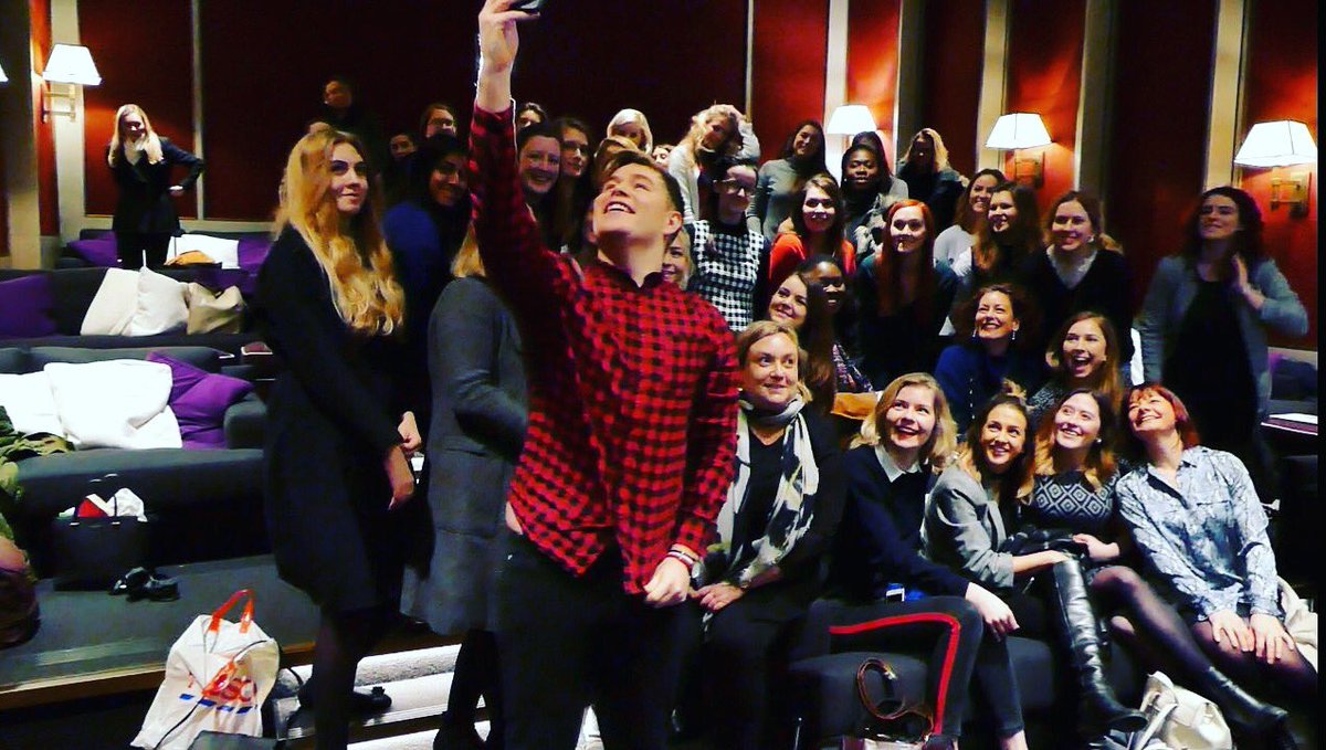 JacksonRParsons's tweet photo. Today I invited 52 talent young women over to my home in London to discuss getting ahead in their careers and building their personal brands. It was so cool get together and to give advice on building their careers. https://t.co/FbIZvyWe88