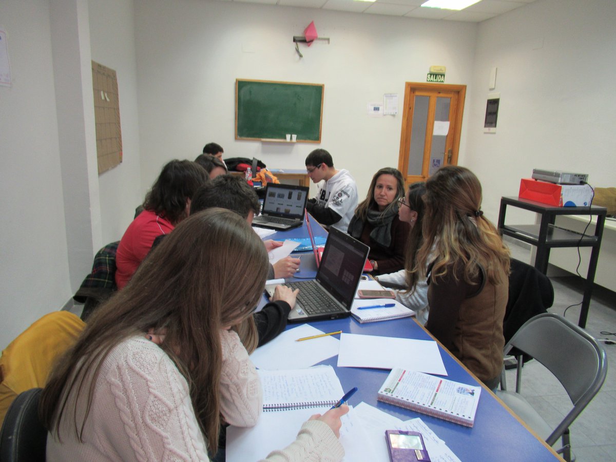 Aquí estamos todos preparando el evento Networking para el día 21 de Marzo en el CERE (Plaza Doctor Fleming, 5, Miguelturra). ¡EMPRESARI@S! Animaros a apoyar el esfuerzo e ilusión que estamos poniendo en organizar vuestro evento. Confirmar asistencia en el 926241111 (Ext. 7001).