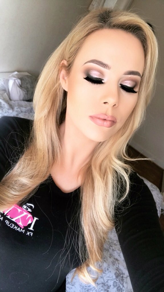 fxmakeupacademy's tweet photo. Today’s #motd featuring our new lash style The ‘Emma’ Lash... so full, curvy with a touch of drama 🔥

Buy online from tomorrow for only €8

#fxma #lashes #lashesfordays #3dlashes #fauxminklashes #reusablelashes #fxmalashes #fxlashes #animalcrueltyfree #l4l #followme https://t.co/3F5JotOnTA