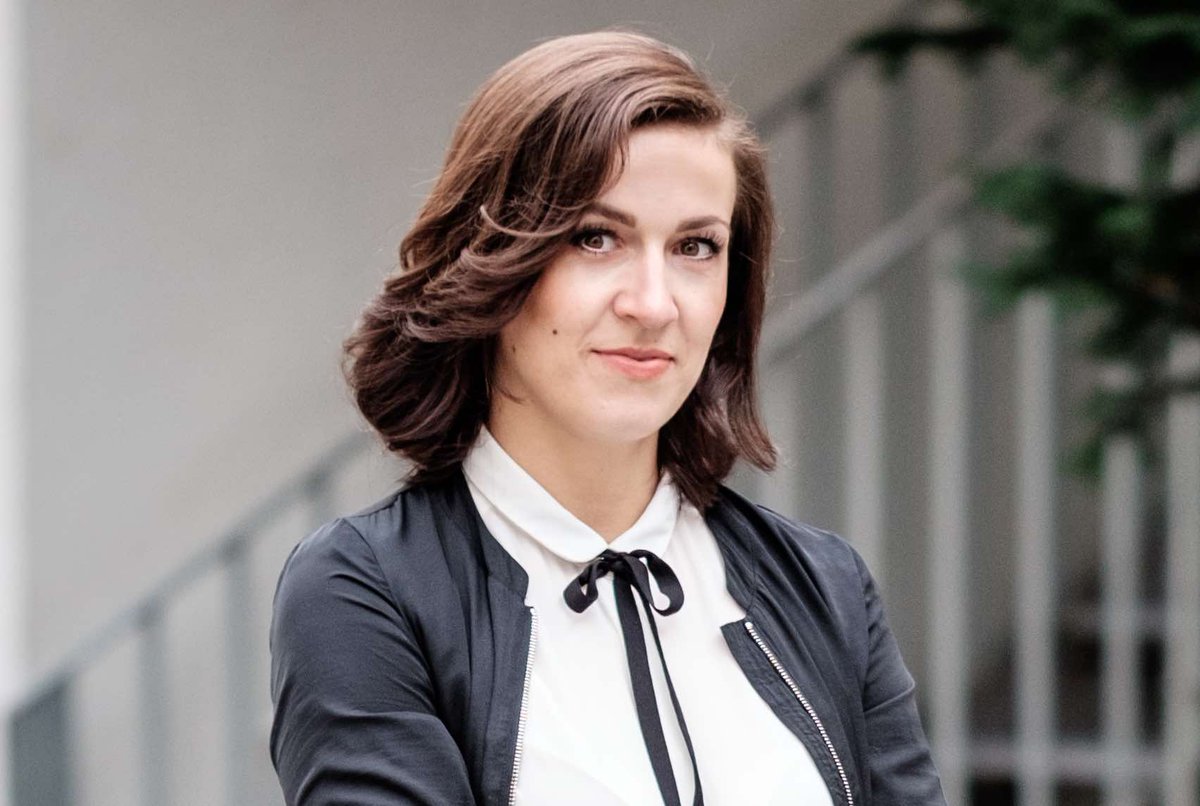 SZ_PlanW's tweet photo. "Es war schon immer meine Leidenschaft, Netzwerke aufzubauen und Communitys zu pflegen!"👏 sagt @LenaRogl heute in unserem Newsletter 🎉 Außerdem gibt's Lesetipps zu den #Oscars, zum #Weltfrauentag und eine spannende @ARTEde-Doku 👀 https://t.co/i3YSbBfFoF https://t.co/EeEZt37c6W