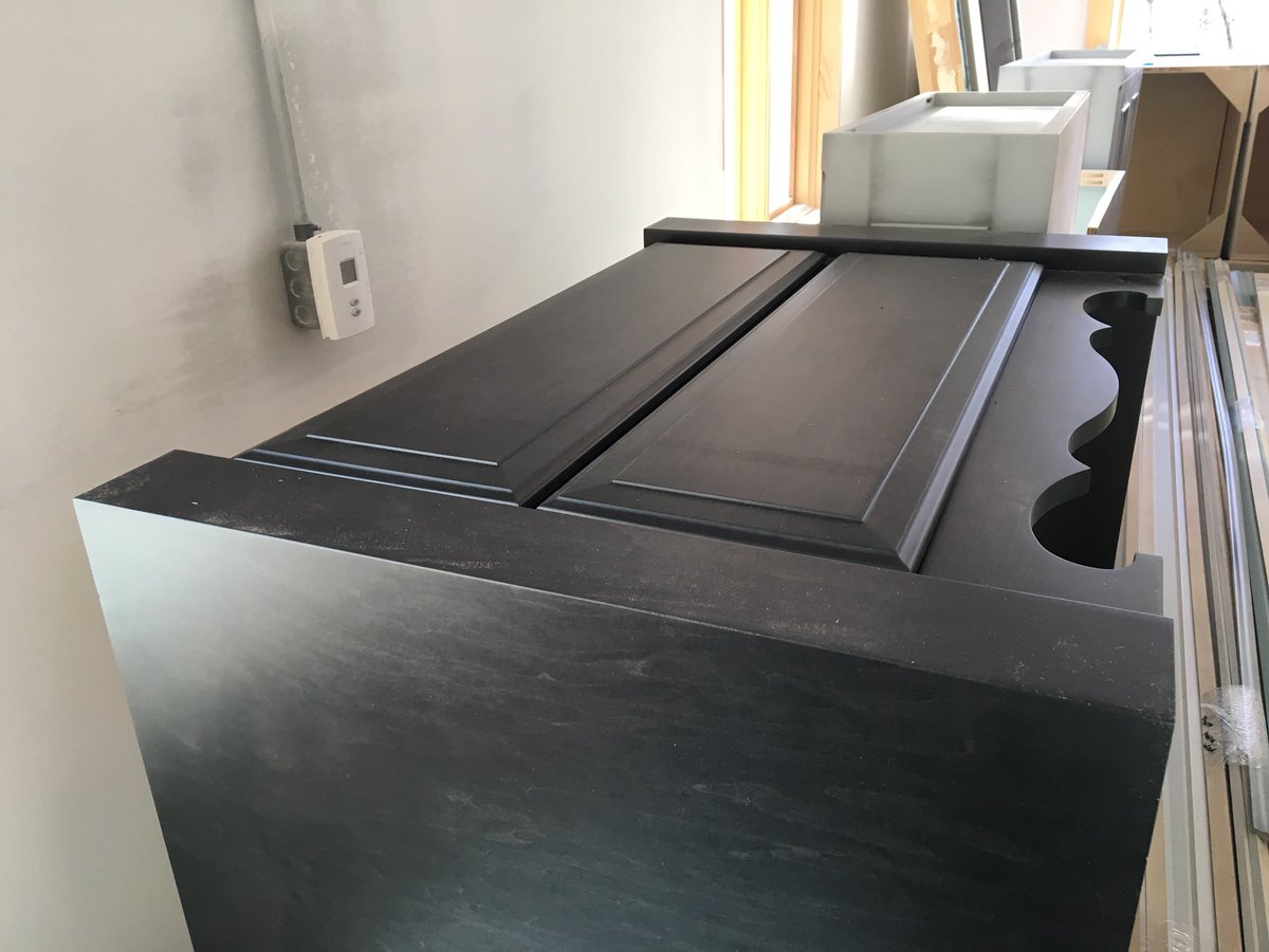 ChateauKitchens's tweet photo. These fully custom, Chateau Elite cabinets are coming in hot! Received last week, and install is underway. #designershannon #kitchen #bath #home #remodeling https://t.co/dlUw9OCOCx