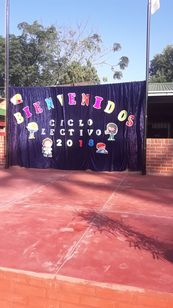 CGEMisiones's tweet photo. Feliz Primer Día #Esc714 #Garuhapé recibimos el ciclo con un nuevo alumnito que vino desde Suiza con su familia @misioneseduca @maidanamis https://t.co/kVh0B0rRcR