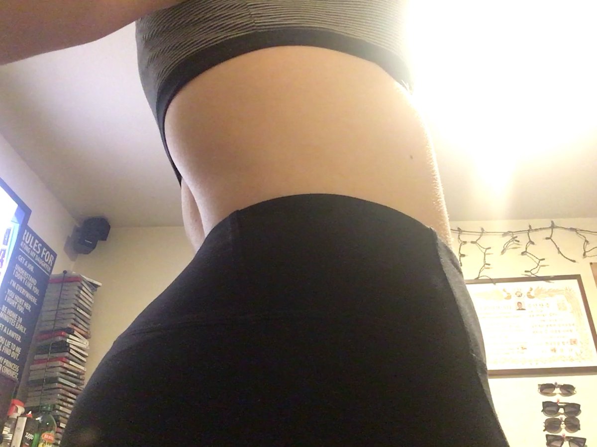 AmberFlur's tweet photo. When you’ve got your fitness game on fleek. 👌🏻💯👅🔥💀🔞 
#findom #paypigs #paypigswelcome #findomgoddess #bodyworship https://t.co/hVRhMeCVsk