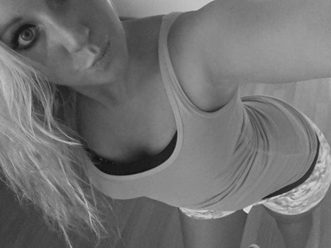 08.03 gibt es von 2-8 Uhr 50% auf mein Profil auf @mydirtyhobby Besuche da mein Profil !!!  https://t<a href="/tag/camgirl"class="tags"><span>#camgirl</span></a><a href="/tag/onlyfans"class="tags"><span>#onlyfans</span></a><a href="/tag/bonniebanx"class="tags"><span>#bonniebanx</span></a><a href="/tag/geilevideos"class="tags"><span>#geilevideos</span></a>