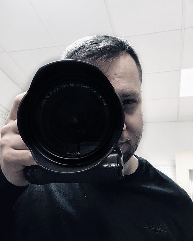 ingafstudio's tweet photo. AJ’s new toy arrived @canonuk #lserieslens 16-35 it’s a stunning bit of glass #boystoys #studiophotography #vlogcamera #canon #cornwall https://t.co/jC8hdJlyTT https://t.co/wCU3ahSxlo