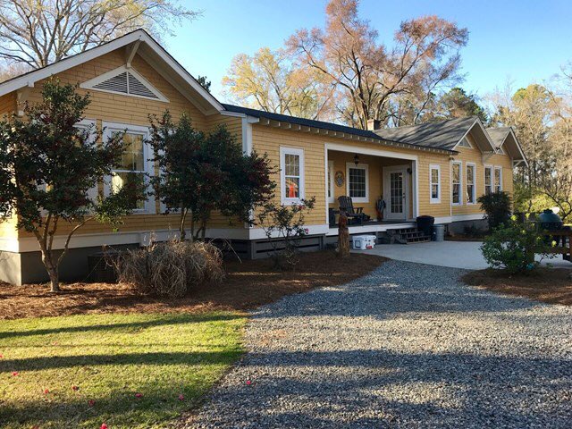 FicklingLC's tweet photo. Coming to market in Gray, Ga. Historic Jones county estate. 3800 square feet on over 23 acres with inground pool, and unbelievable shop/garage. Built in 1920 but restored with modern living convenience! #jonescountyga #graygeorgia #REMAXHustle @jonescounty https://t.co/FnOC4NJHBA