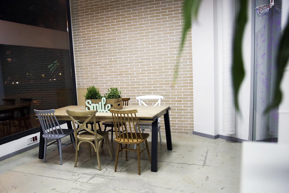 ‼️‼️ TENEMOS OFICINA NUEVA ‼️‼️ No es que nos hayamos mudado, es que le hemos dado un lavado de cara y para ello, como no podía ser de otra manera, hemos contado con TodoTaras, a quienes acudimos para amueblar la nueva ofi. ¿Qué os parecen nuestros nuevos muebles?