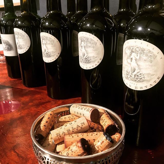 Harlan Estate Dinner feat. The Maiden 2013, then Harlan 2010, 1995, 1994 and 2007 led by Don Weaver with members of 67 Pall Mall
.
.
.
#harlaneatate #harlan #wine #iconwine #iconicwine #iconicwinery #oakville #napa #california #cabernet #cabernetsauvigno… ift.tt/2oO3nx4