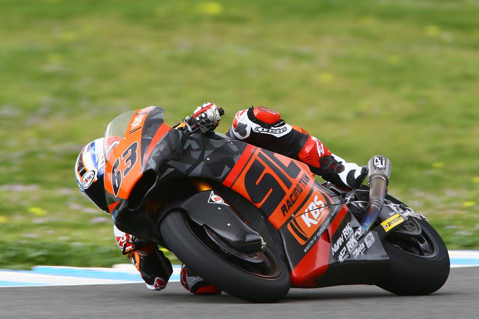 UnifiSports's tweet photo. Selain @Hafizh_pescao55, ini dia dua pelumba harapan kita @zulfahmi_63 yg akan beraksi di kategori #Moto2 &amp; @adamnorrodin07, kategori #Moto3. Mereka kini dalam persediaan menjelang saingan @MotoGP minggu hadapan. 

Berikan saingan hebat nanti! #JerezTest #KamiTeamMalaysia https://t.co/YvOuqVXdB2
