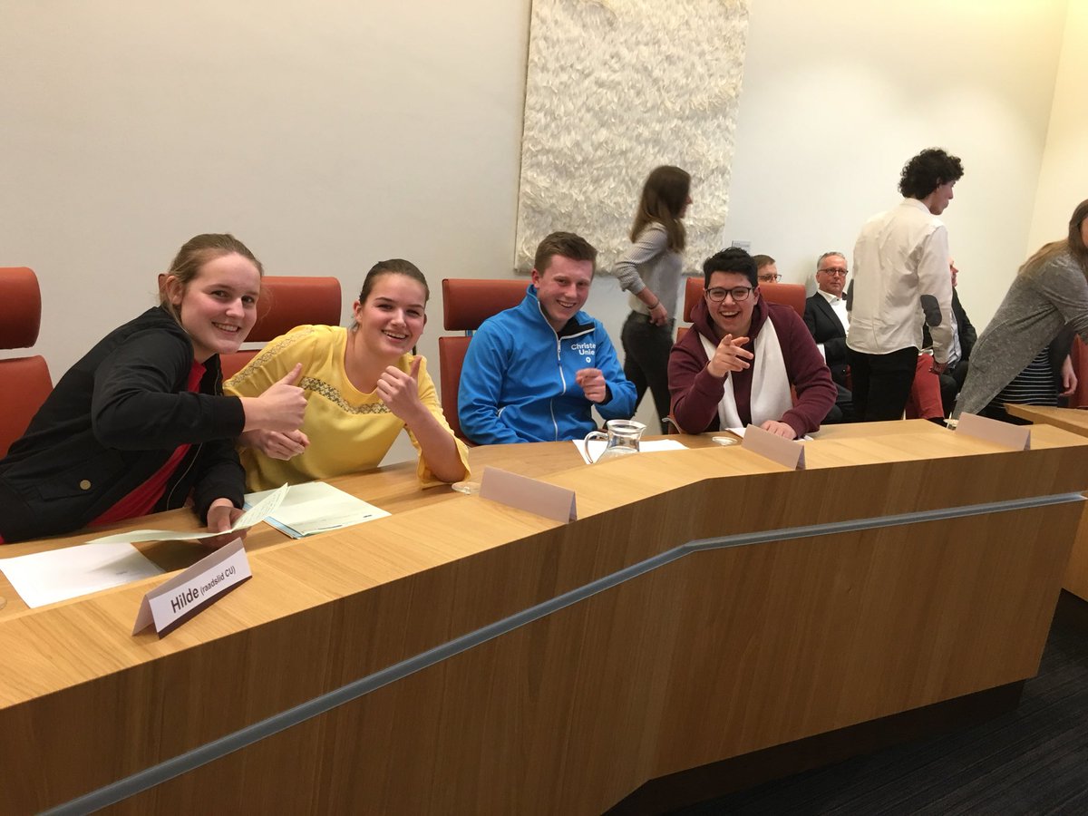 De fractie van de <a href="/christenunie/">ChristenUnie</a> in de <a href="/JGRPutten/">JeugdGemeenteRaad</a> #succes!