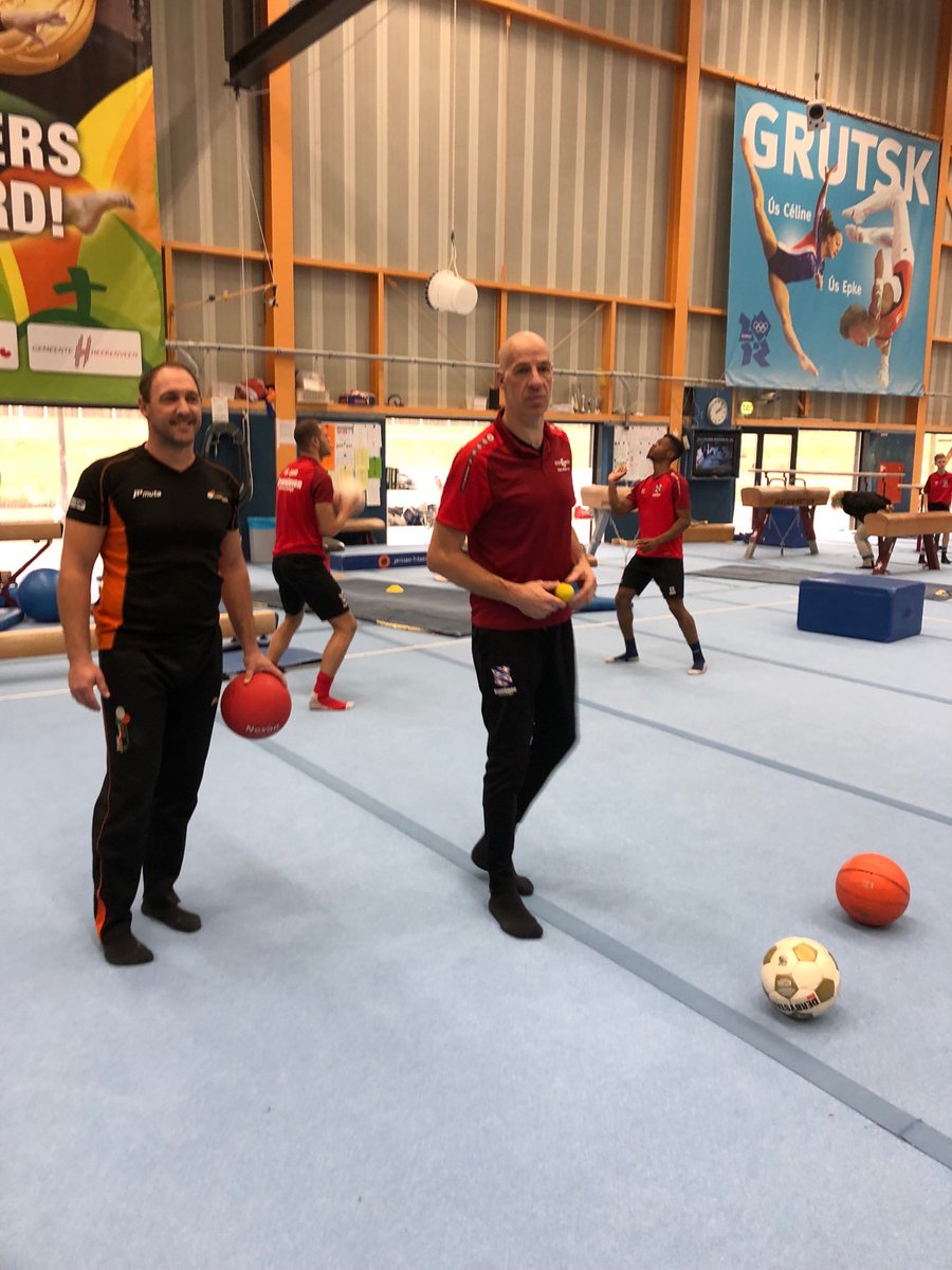 ECO_Coach's tweet photo. @danieliseger samen met ECO-Coach bezig met kruisbestuiving kaatsen en voetbal #uitdaging#outofcomfort#FUNtastisch https://t.co/cCDe0E78YT