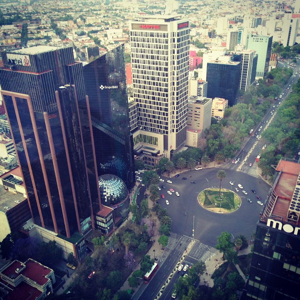 BABELgrupo's tweet photo. Estas son las vistas desde nuestra oficina de #CDMX, en la Avenida de los Insurgentes, famosa en #México por ser la primera vía que cruzó la ciudad de norte a sur en su totalidad. 
#picoftheday #InstaBABEL #tech #technology #techcareer #career https://t.co/nkXTUgSIyJ