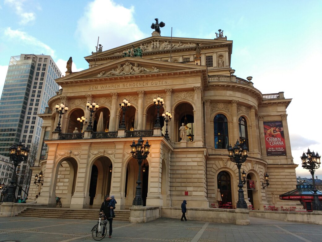 kinimod17's tweet photo. Heute Abend den Gewinn der @tripuls Weihnachtsfeier einlösen in der Alten Oper Frankfurt. https://t.co/h9r4vE2gFx