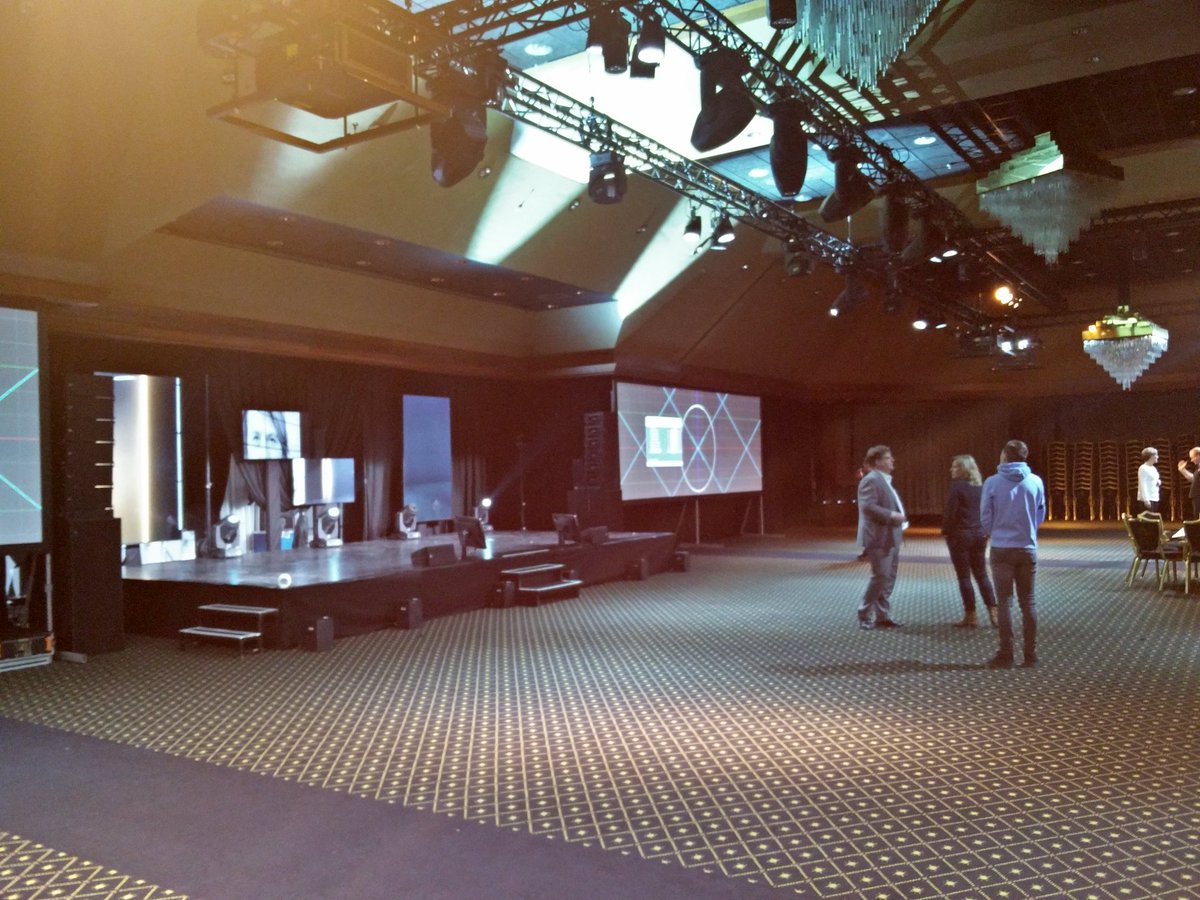 Het wordt nu spannend.... Zaal bijna klaar.... <a href="/SMA_Sales/">SMA</a> #salesevent2018