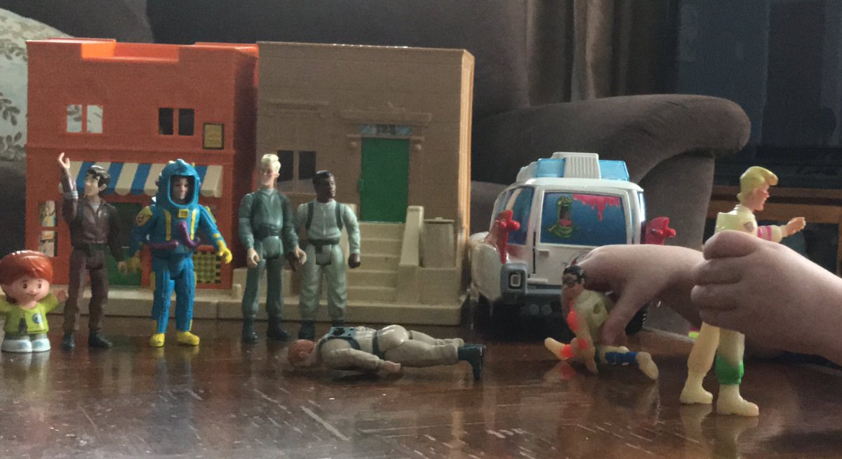 JeffreyShreck's tweet photo. We will always remember that special snow day when the #Ghostbusters saved everyone on Sesame Street
πβοΈβοΈπ«π»π
#CanYouTellMeHowToGetTo @sesamestreet
#WhoYouGonnaCall @Ghostbusters https://t.co/QvVcdEJ2x3