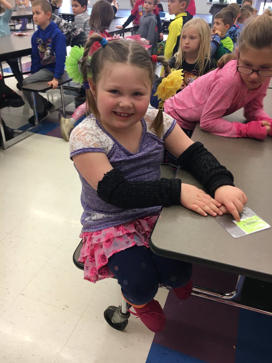 JoleneReese17's tweet photo. Wacky Wednesday is pretty Wacky in Room 112! https://t.co/UHa9mxWctC