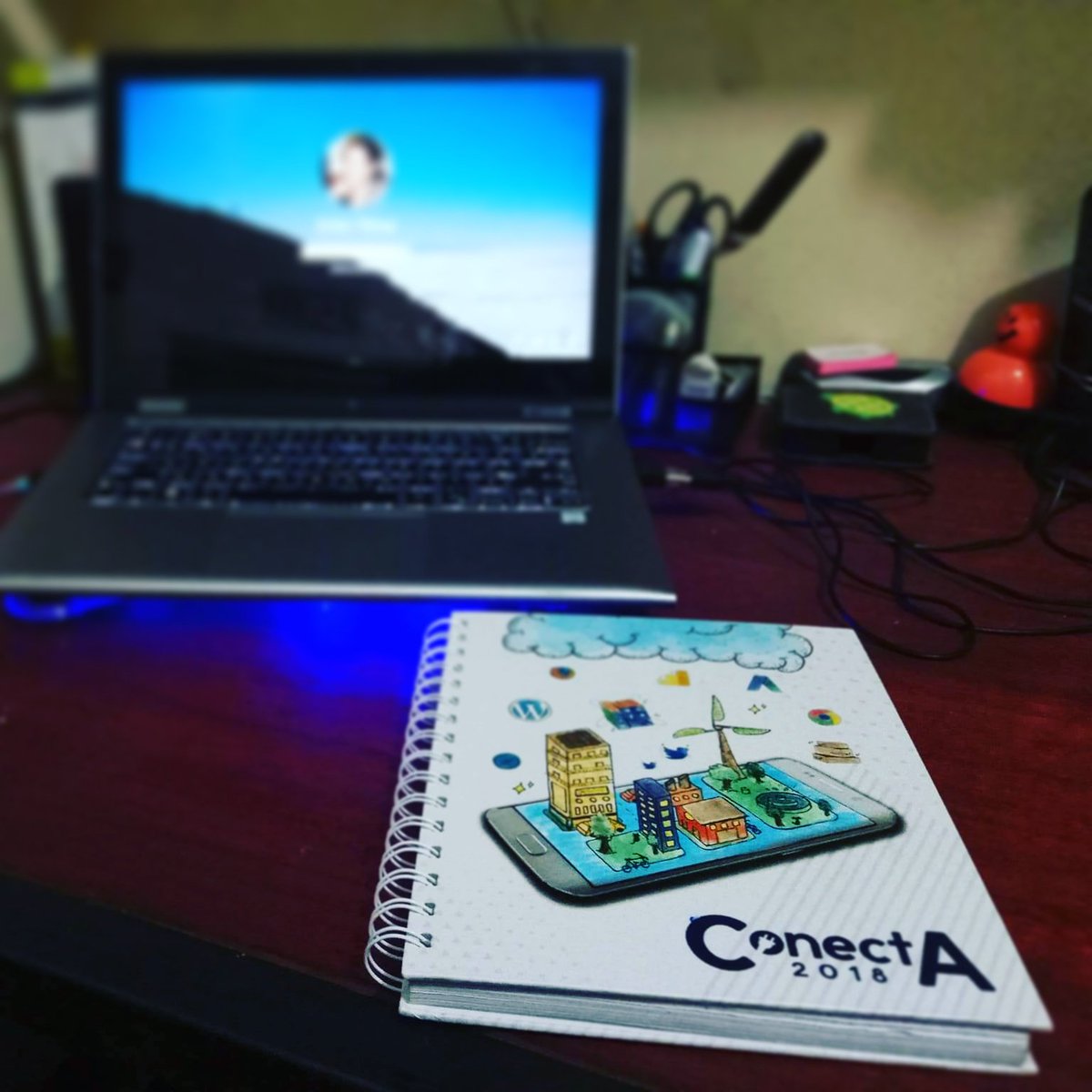 CuarteroAgurcia's tweet photo. #EscritoriosDeOficina
Como nos gusta ver a nuestra #Conecta2018 como herramienta de #Marketing https://t.co/hOHtdOdeTe