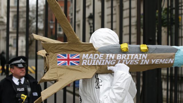 شاهد: كابوس اليمن يطارد #محمد_بن_سلمان_في_بريطانيا #محمد_بن_سلمان_في_بريطانيا